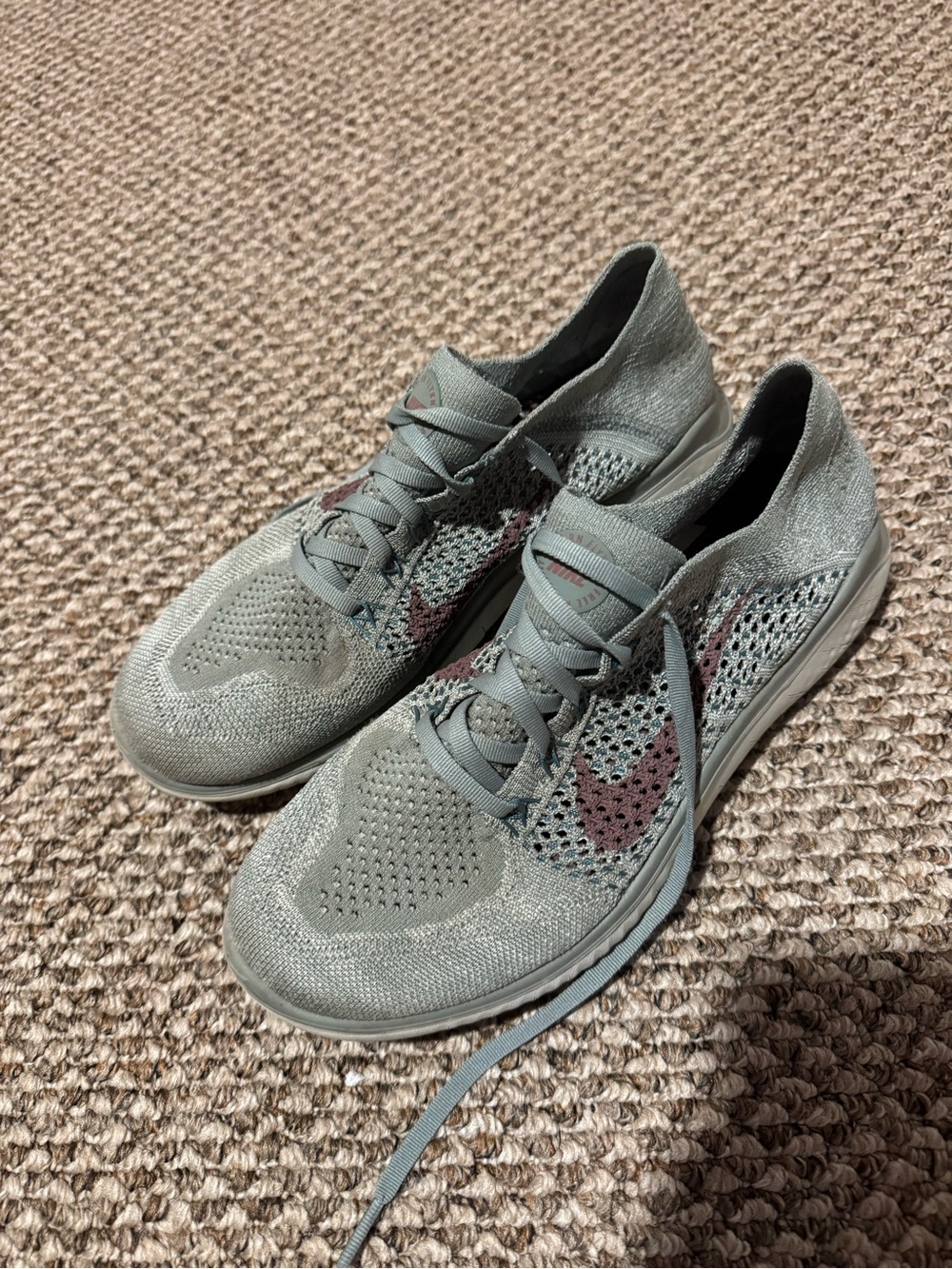 Nike Women’s Flyknit Free RN sneakers size 9.5